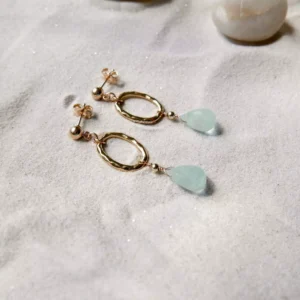 Złote kolczyki z chalcedonem i gniecioną zawieszką no. 424