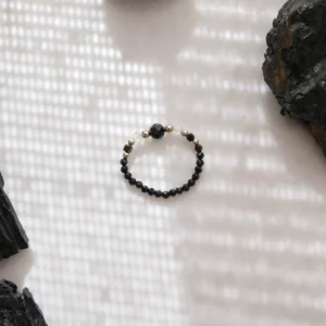 Pierścionek elastyczny z czarnym turmalinem i kryształem górskim