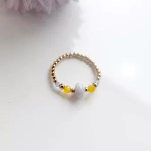 Pierścionek elastyczny z błękitnym chalcedonem i kolorowymi kamieniami