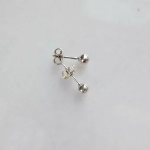 Kolczyki srebrne kuleczki 4 mm